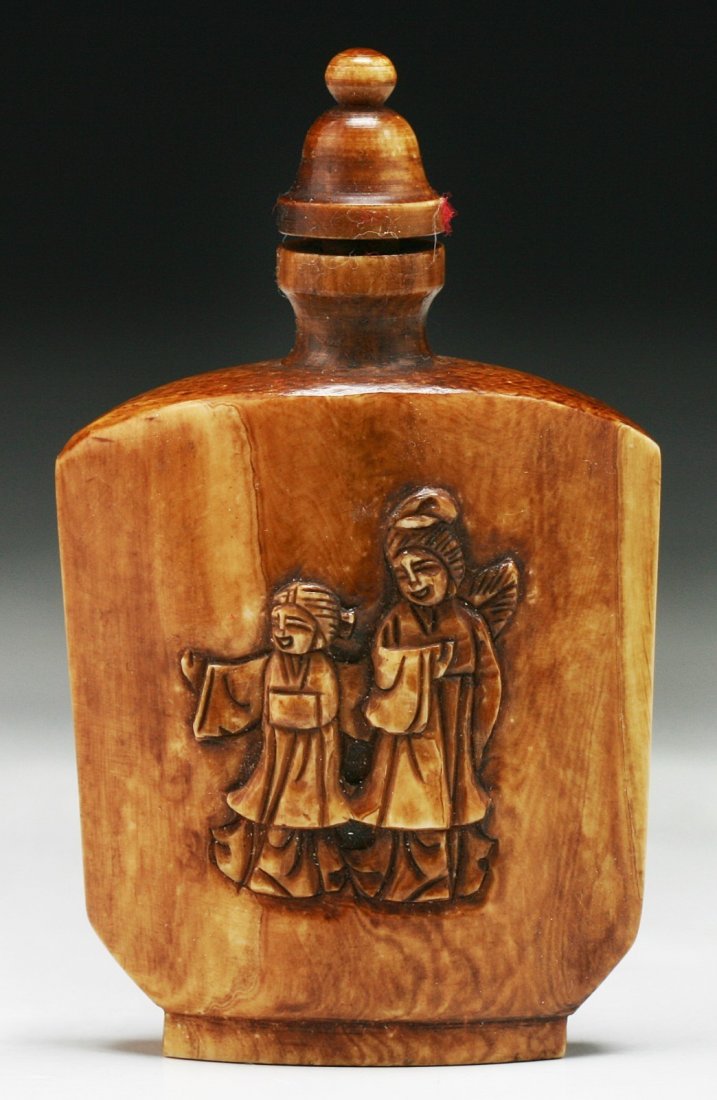 A Chinese Antique Ivory Carved Snuff Bottle (1 of 4)