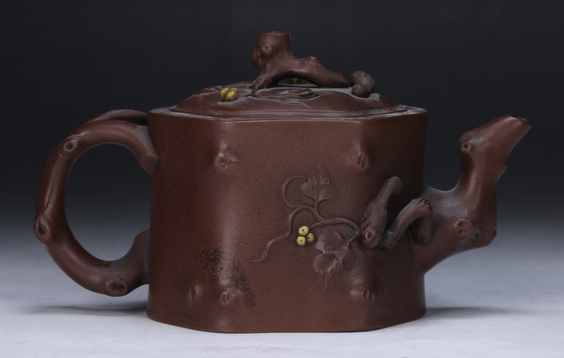 A Chinese Yixing Zisha Teapot: A Chinese Yixing Zisha Teapot; Size: L: 7-1/4"