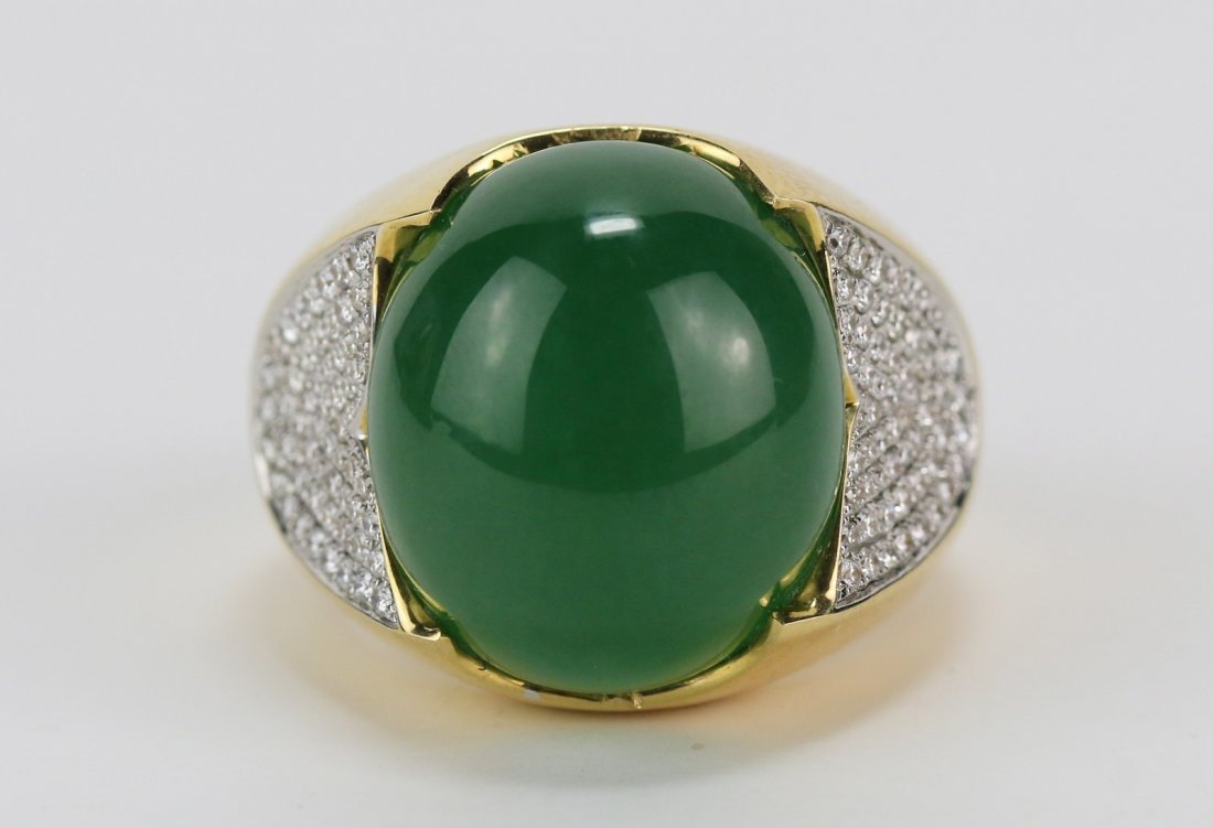 An Apple Green Jadeite Ring With GIA Certificate (1 of 6)