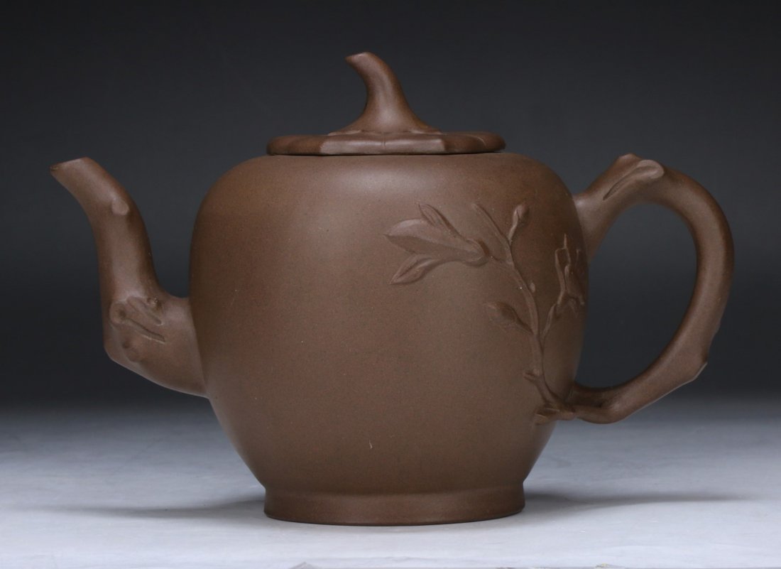 A Chinese Yixing Zisha Teapot (1 of 5)