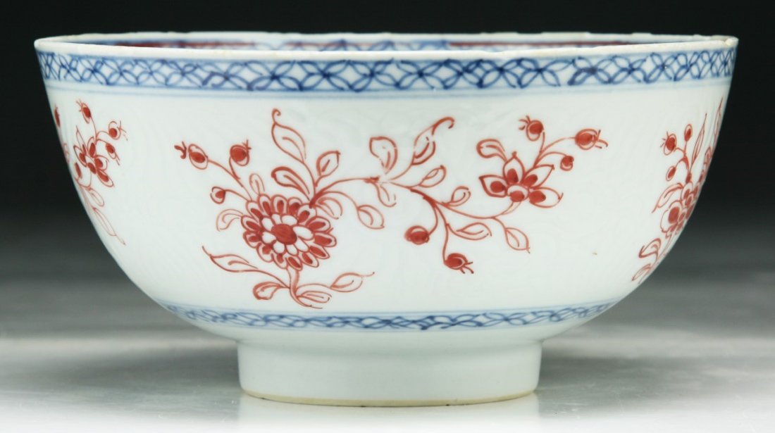 A Chinese Antique Famille Rose Porcelain Bowl: A Chinese Antique Famille Rose Porcelain Bowl; Size: D: 6"
