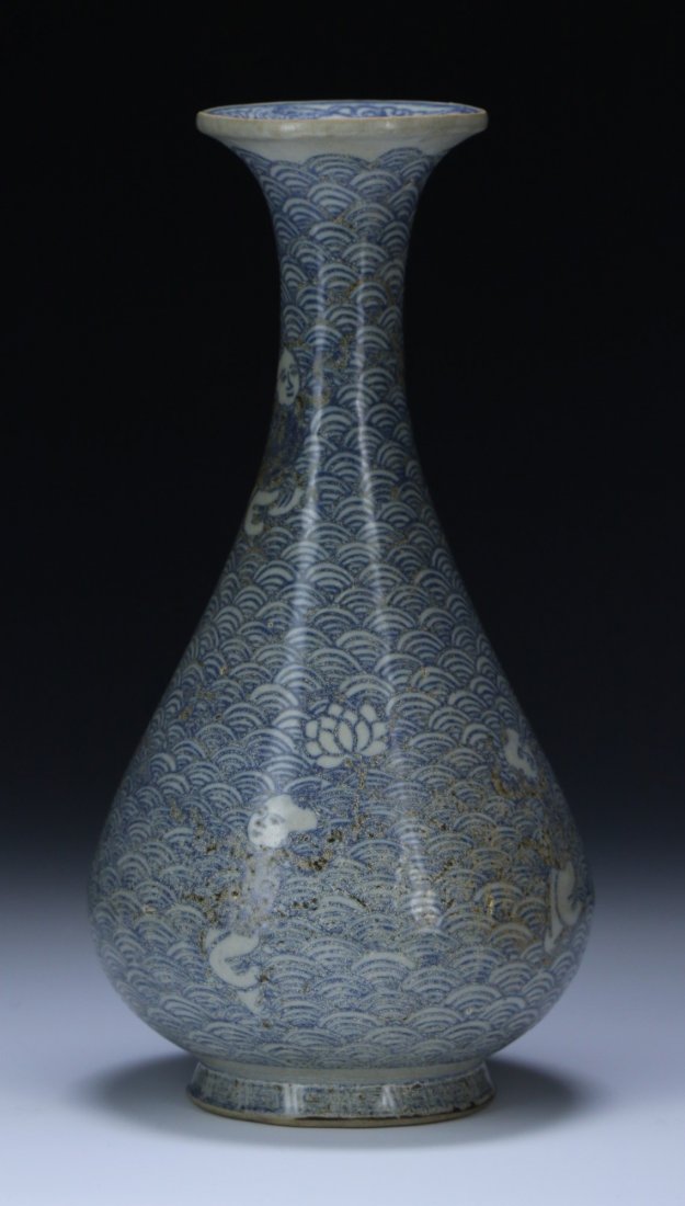 A Vietnamese Antique Blue & White Porcelain Vase: A Vietnamese Antique Blue & White Porcelain Vase; Size: H: 9-1/2"