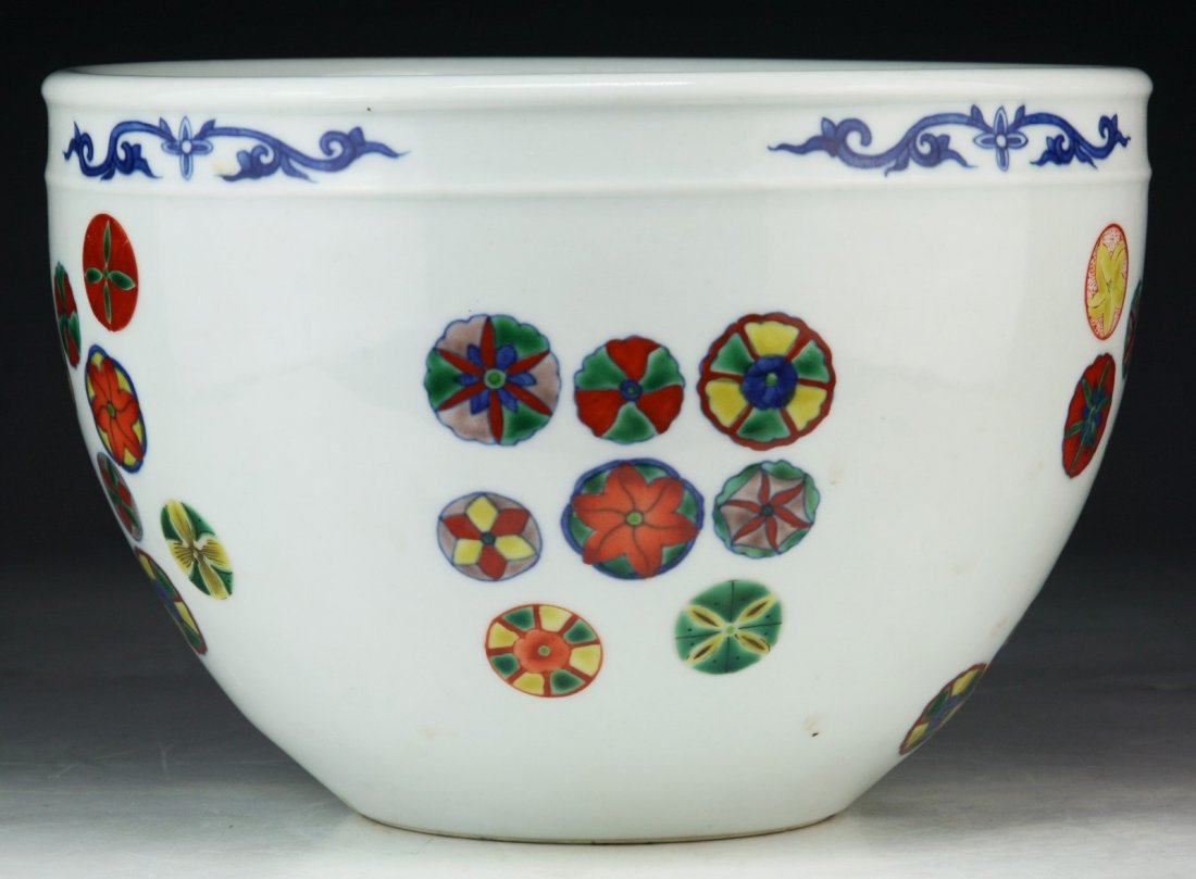 A Chinese Antique Famille Rose Porcelain Bowl: A Chinese Antique Famille Rose Porcelain Bowl; Size: D: 9"; H: 6-1/4"