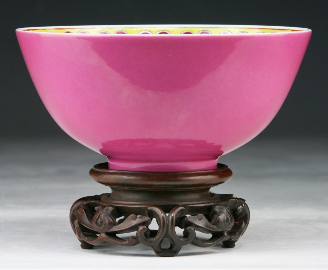 A Fine Chinese Antique Famille Rose Porcelain Bowl (1 of 4)