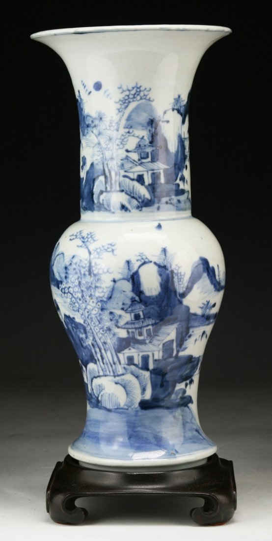A Chinese Antique Blue & White Porcelain Zun Vase: A Chinese Antique Blue & White Porcelain Zun Vase: of Qing Dynasty; Size: H: 12-3/4"; (overall) H: 14"