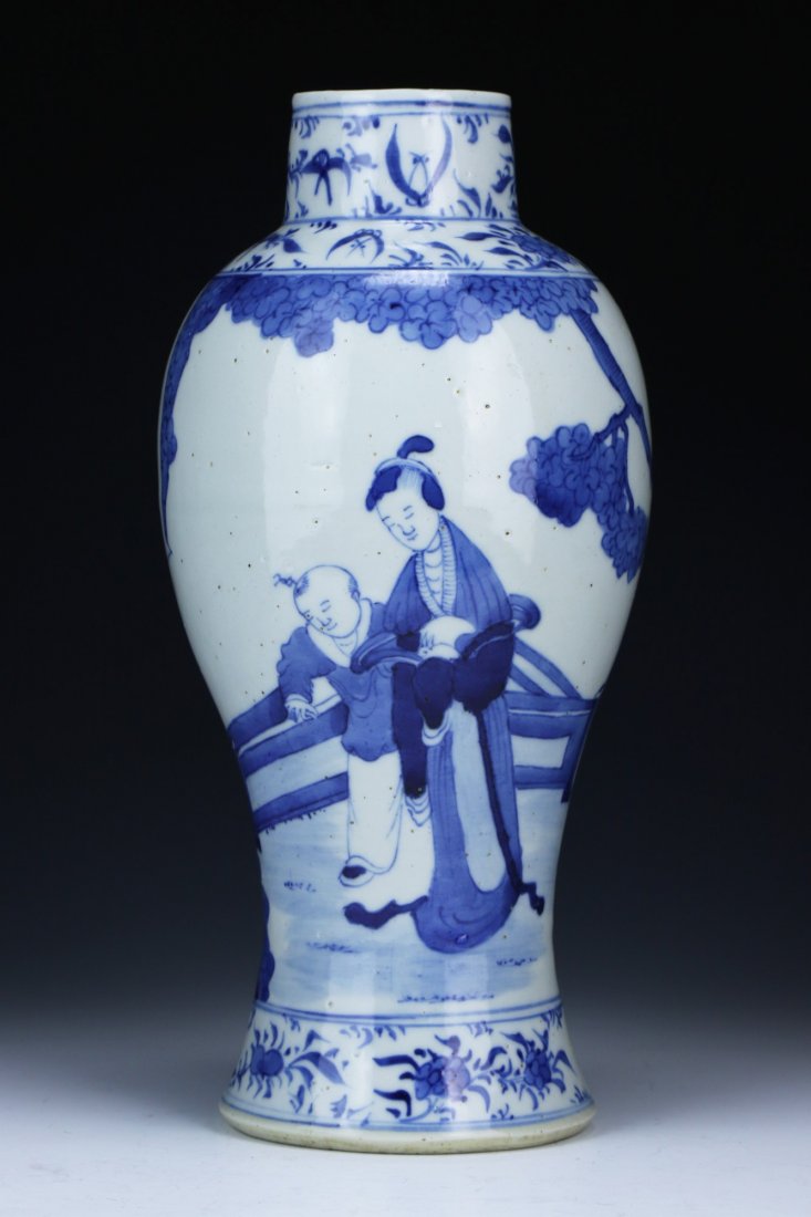A Chinese Antique Blue & White Porcelain Vase (1 of 6)