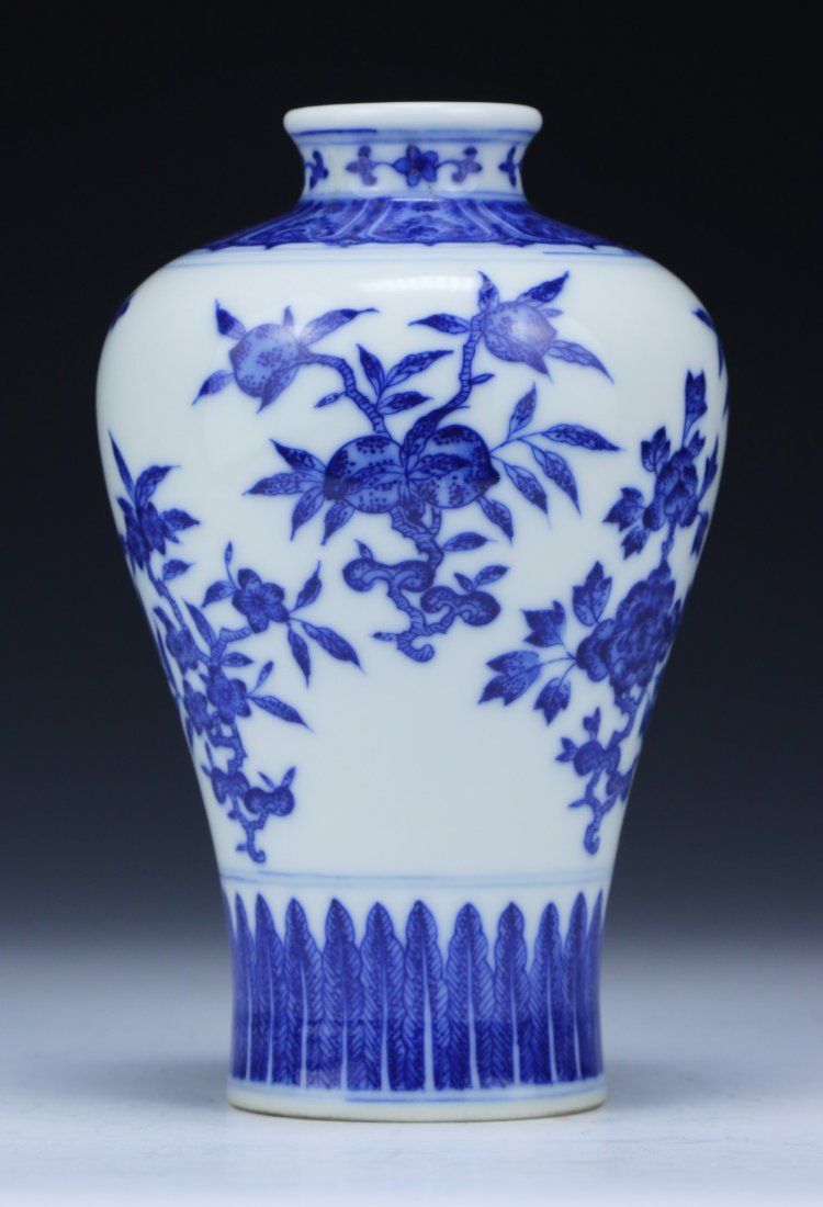 A Chinese Blue & White Porcelain Vase (1 of 5)