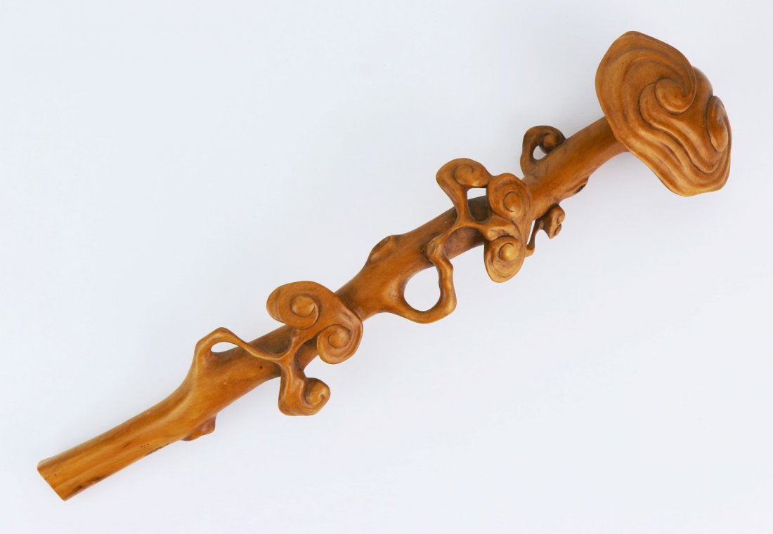 A Chinese Antique Carved Boxwood RUYI Scepter: 清 十八/十九世紀 黃楊木雕靈芝如意 A Chinese Antique Carved Boxwood RUYI Scepter: the scepter is carved in the