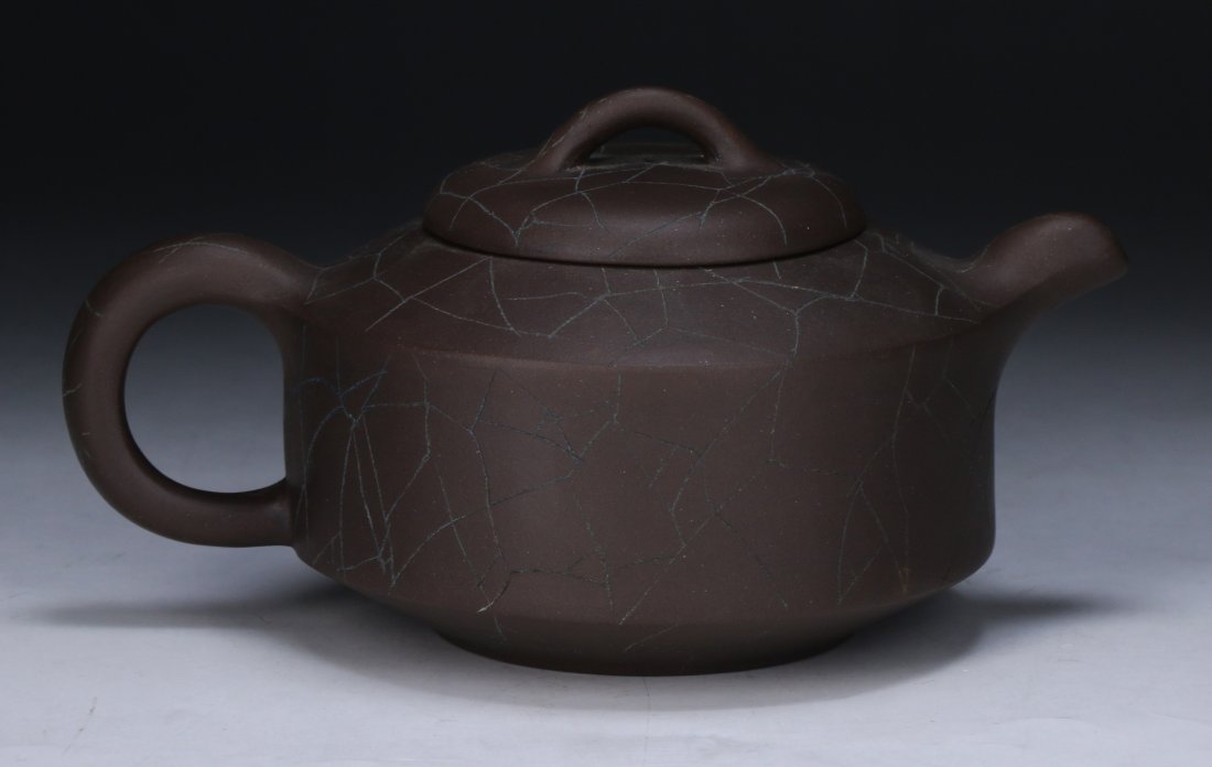 A Chinese Yixing Zisha Teapot (1 of 5)