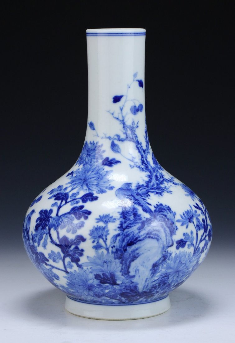 A Chinese Antique Blue & White Porcelain Vase (1 of 5)