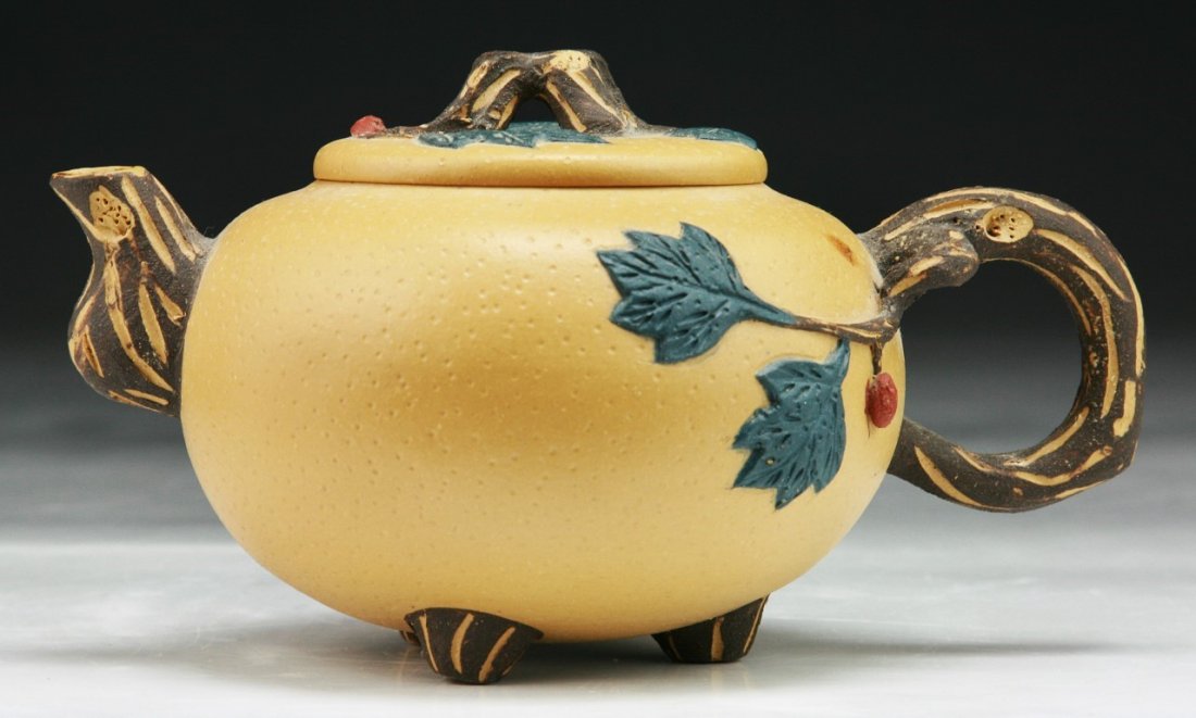 A Chinese Antique Yixing Zisha Teapot: A Chinese Antique Yixing Zisha Teapot; Size: L: 6"
