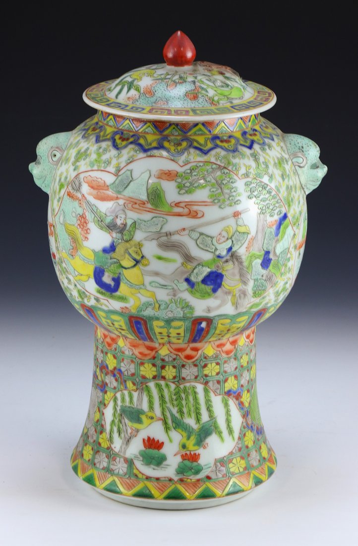 A Chinese Antique Famille Rose Porcelain Lidded Vase: A Chinese Antique Famille Rose Porcelain Lidded Vase; Size: H: 13-1/2"