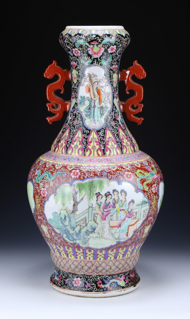 A Big Chinese Antique Famille Rose Porcelain Vase (1 of 6)