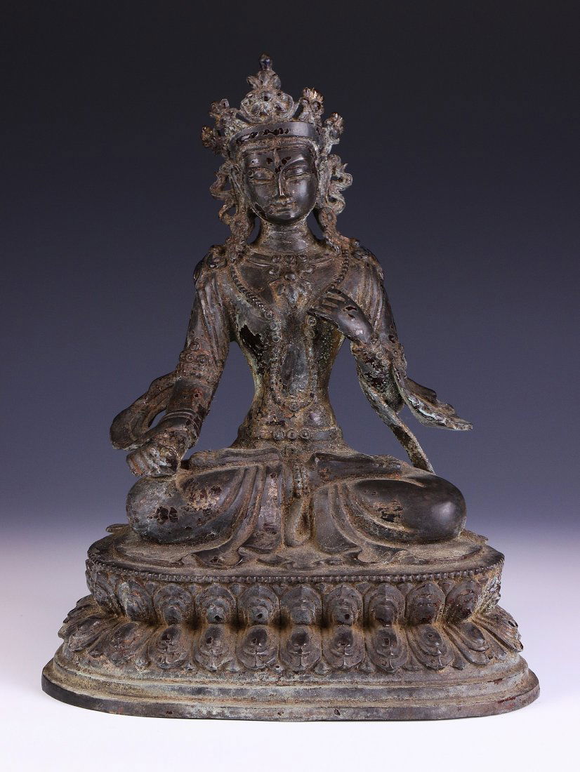 A Chinese Antique Bronze Figure Of Guanyin (1 of 4)
