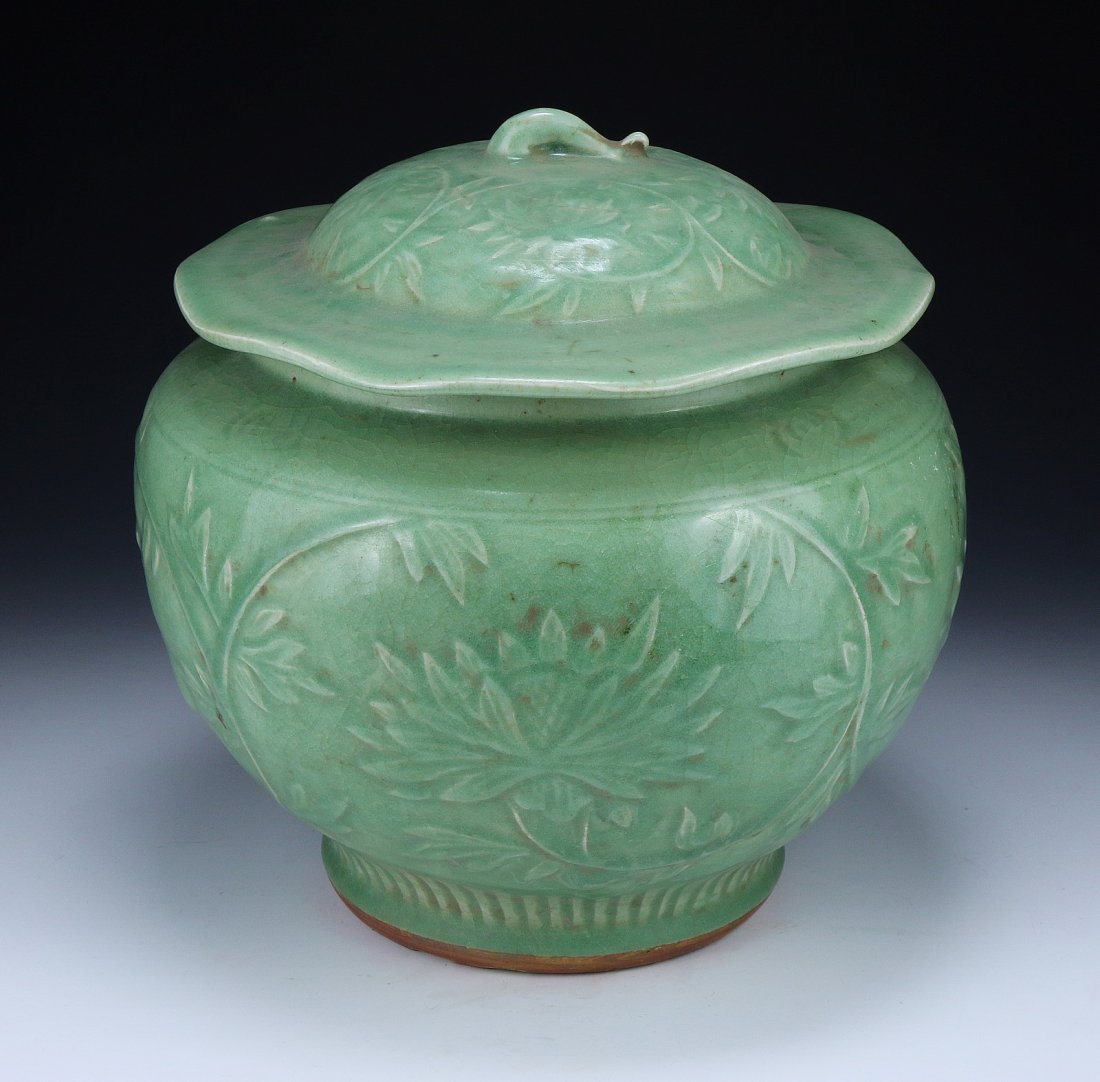A CHINESE LONGQUAN CELADON JAR AND COVER (1 of 9)