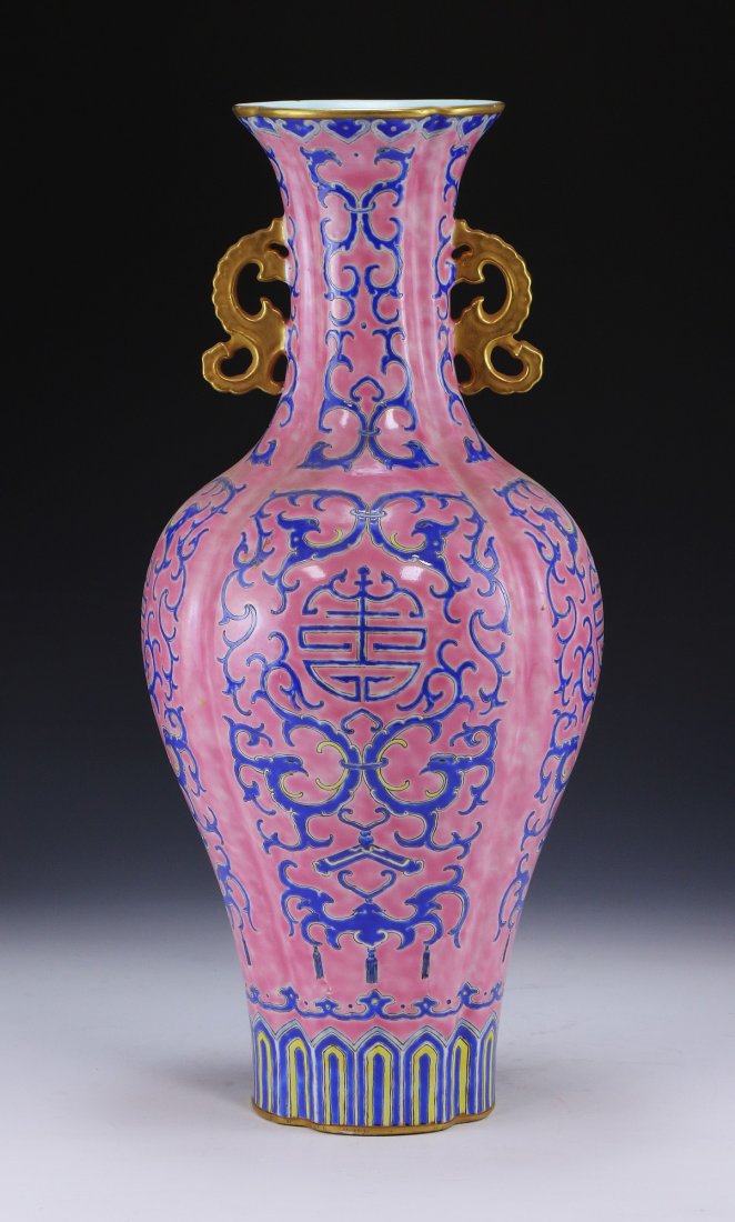 A Chinese Antique Famille Rose Porcelain Vase: A Chinese Antique Famille Rose Porcelain Vase; Size: H: 17"