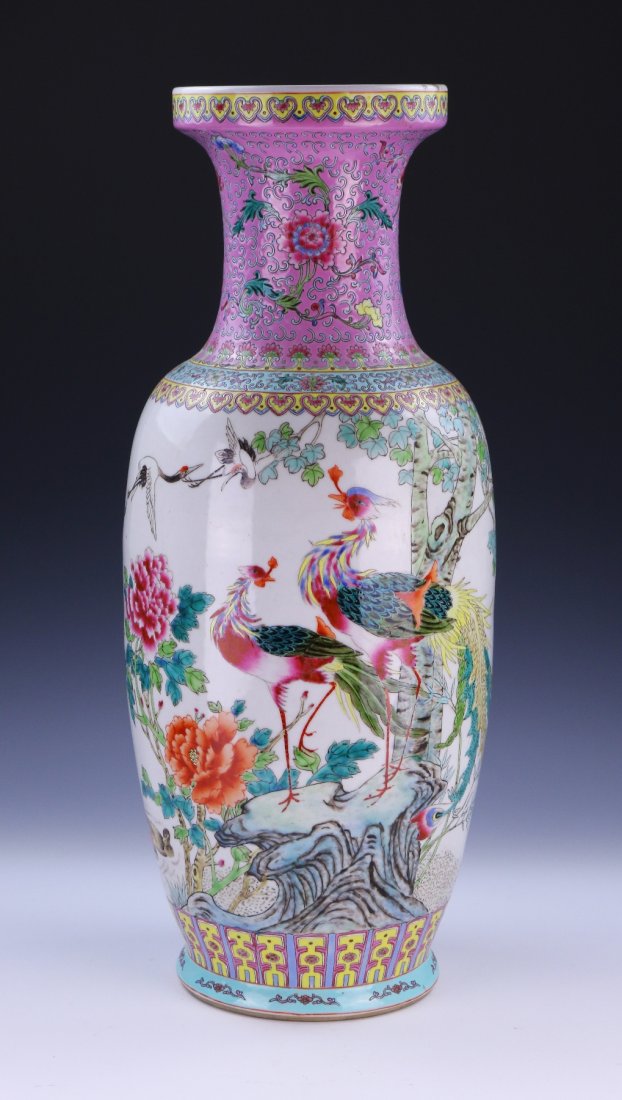 A Big Chinese Antique Famille Rose Porcelain Vase (1 of 7)
