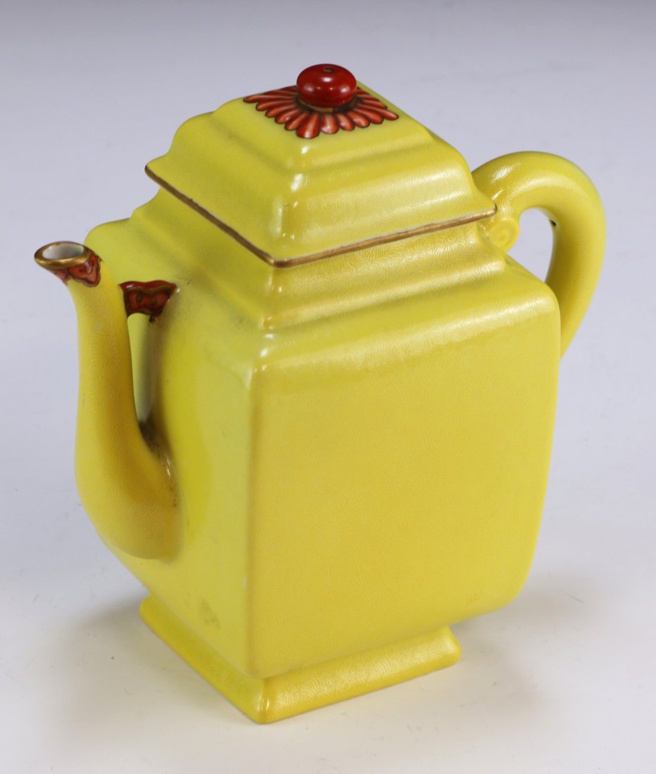 A Chinese Antique Yellow Glazed Porcelain Teapot (1 of 9)