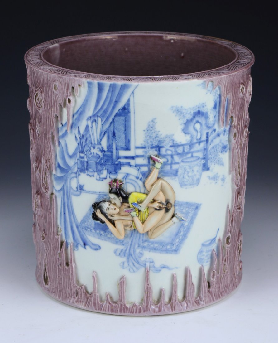 A Chinese Antique Porcelain Brush Pot (1 of 7)