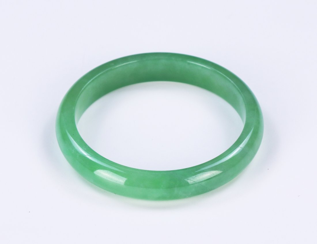 A Jadeite Bangle With AIGL Certificate (1 of 3)