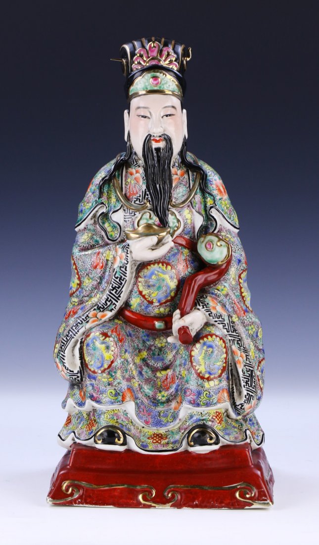 A BIG CHINESE ANTIQUE FAMILLE ROSE PORCELAIN FIGURE (1 of 5)