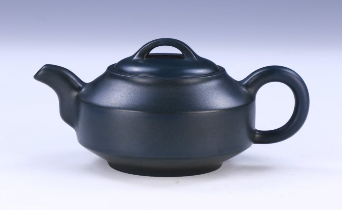 A Chinese Yixing Zisha Teapot (1 of 6)