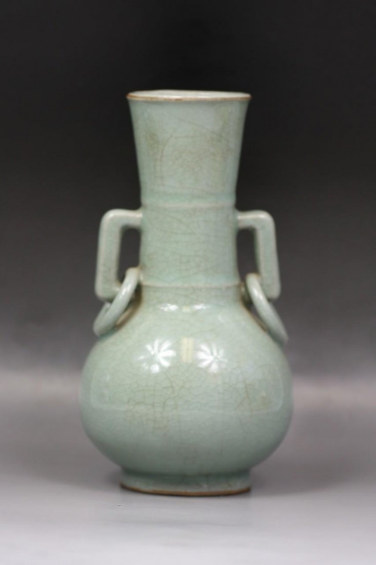 A CHINESE ANTIQUE CELADON GLAZED PORCELAIN VASE (1 of 4)