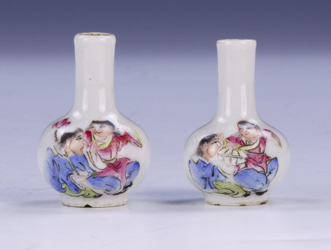 PAIR CHINES ANTIQUE FAMILLE ROSE PORCELAIN MINIATURE (1 of 3)
