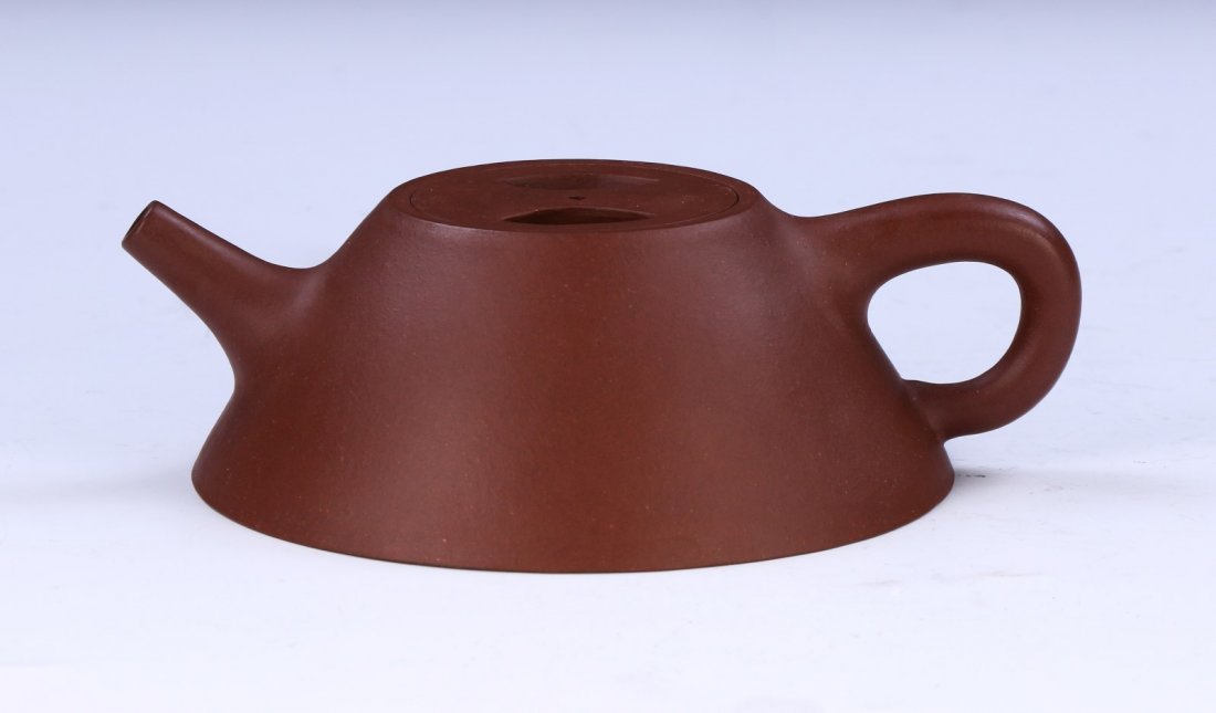 A CHINESE YIXING ZISHA TEAPOT: A Chinese Yixing Zisha Teapot; Size: L: 6" (15.24cm)