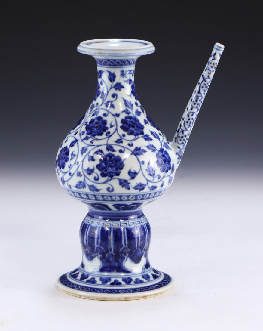 A CHINESE ANTIQUE BLUE & WHITE PORCELAIN STEM VASE (1 of 5)
