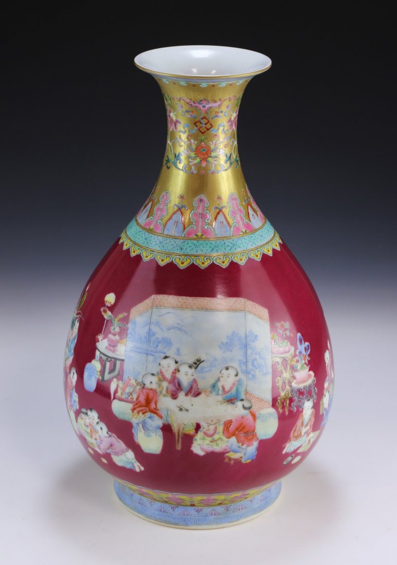 A BIG CHINESE ANTIQUE GILT FALANGCAI PORCELAIN VASE: A BIG CHINESE ANTIQUE GILT FALANGCAI PORCELAIN VASE: the vase is of elegant peared shape with outwardly flared rim, delicately painted in richly gilt on the neck with blooming lotus flowers each enclo