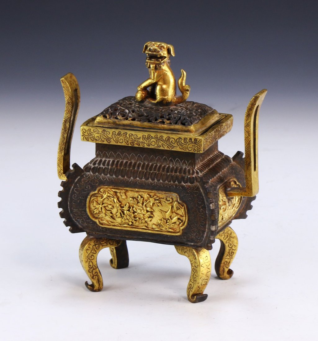 A CHINESE ANTIQUE GILT BRONZE LIDDED CENSER (1 of 8)