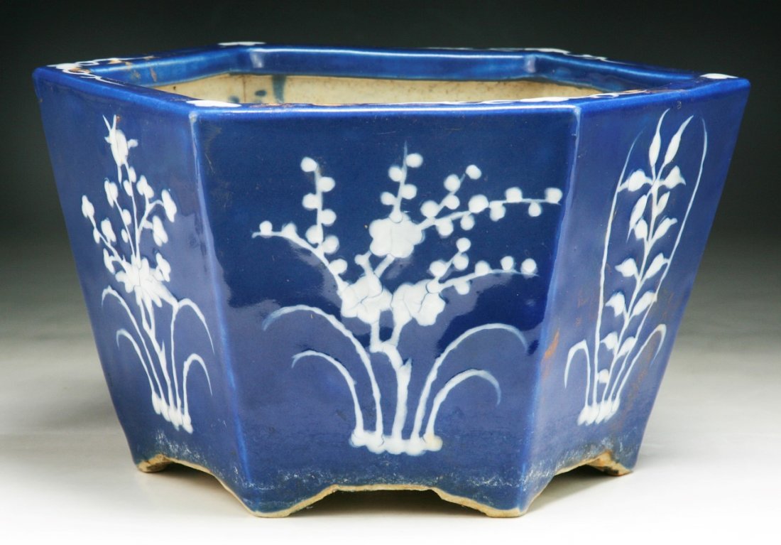 A CHINESE ANTIQUE BLUE & WHITE PORCELAIN HEXAGON POT: A Chinese Antique Blue & White Porcelain Hexagon Pot; Size: H: 5-3/4" (14.61cm)