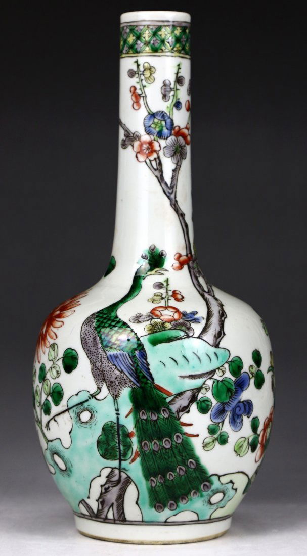 A CHINESE ANTIQUE FAMILLE VERTE PORCELAIN VASE: A Chinese Antique Famille Verte Porcelain Vase; Size: H: 10" (25.4cm)