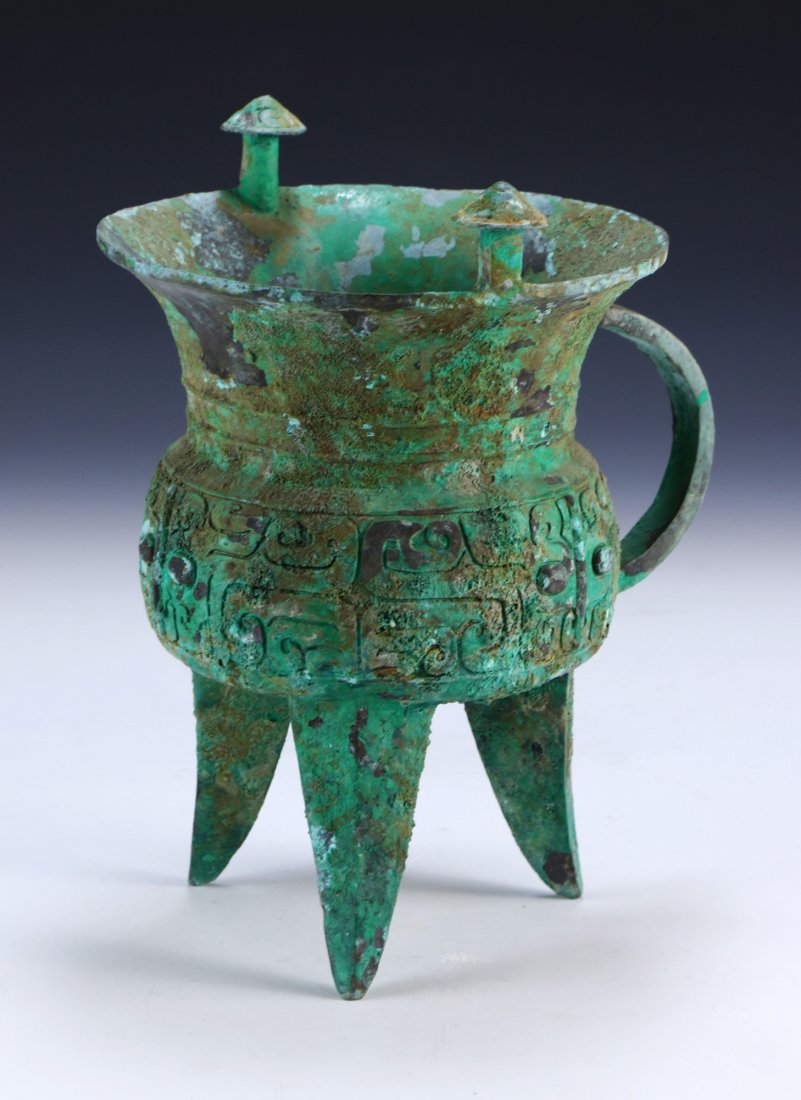 A CHINESE ANTIQUE BRONZE JUE CUP (1 of 4)