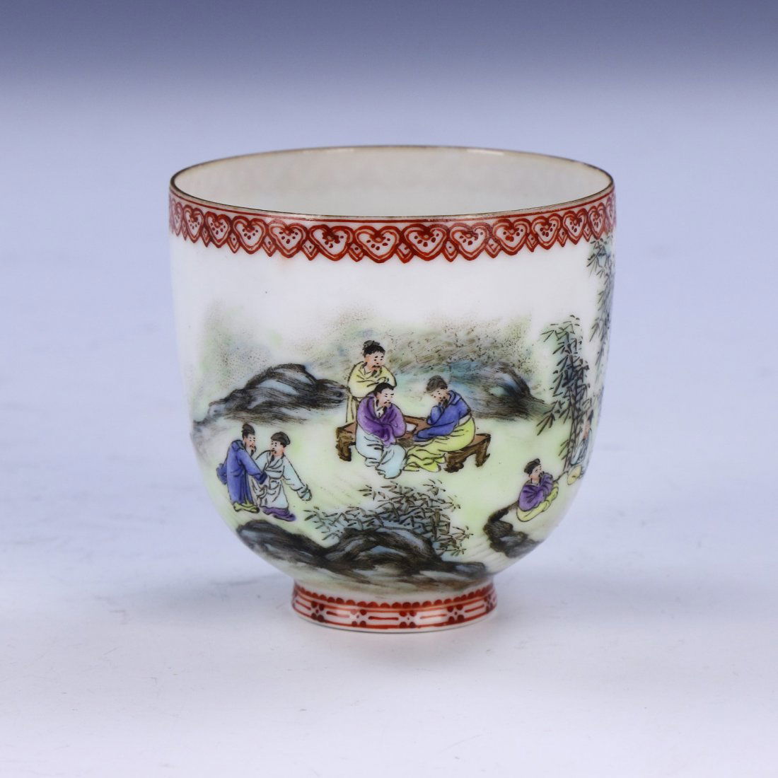 A CHINESE ANTIQUE FAMILLE ROSE EGG SHELL PORCELAIN CUP (1 of 6)