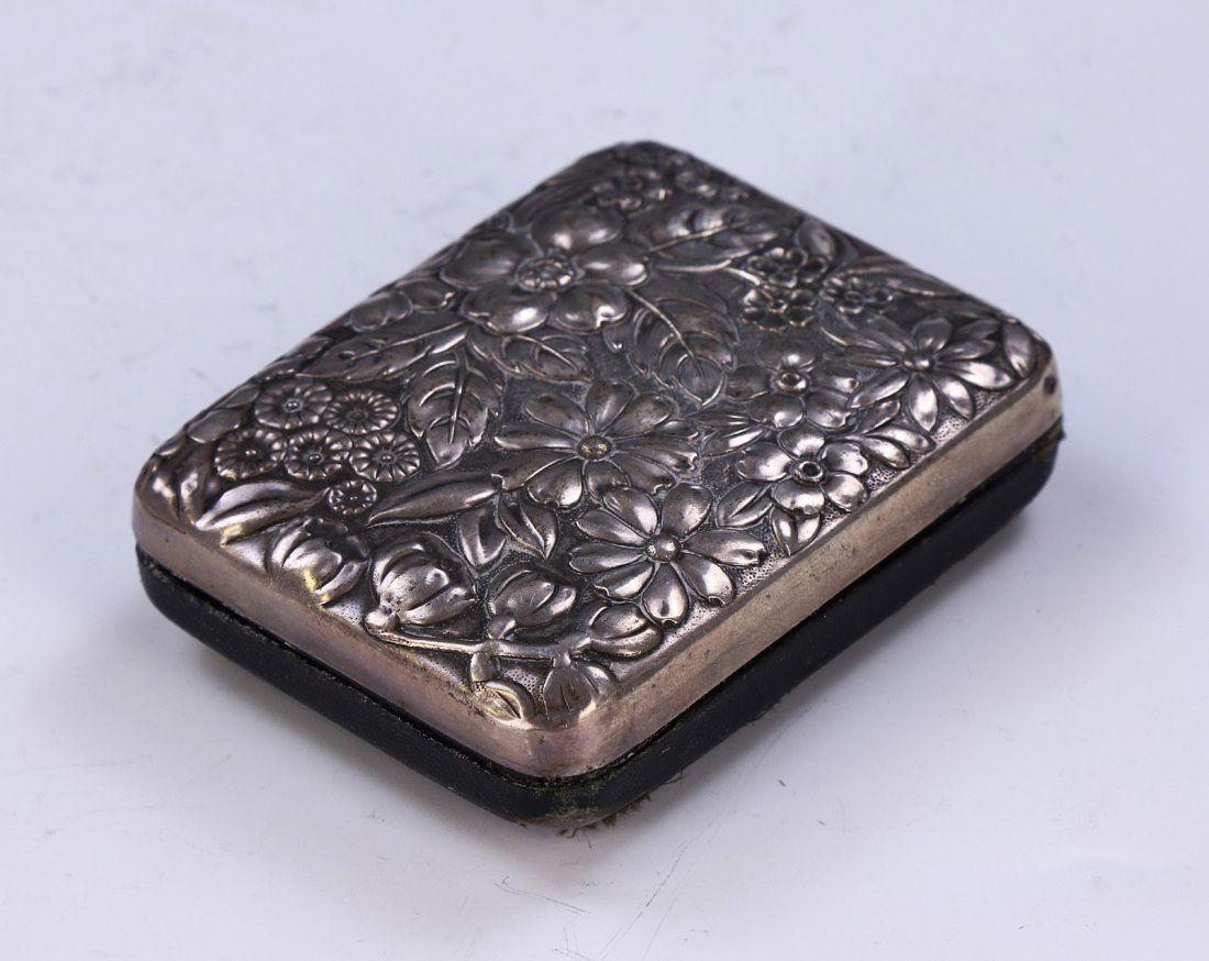 A CHINESE ANTIQUE SILVER LIDDED KEY HOLDER (1 of 5)