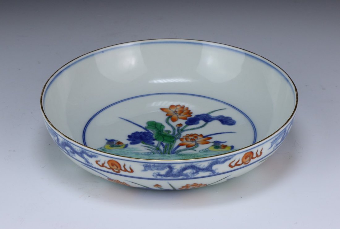 A CHINESE ANTIQUE DOUCAI GLAZED PLATE (1 of 4)
