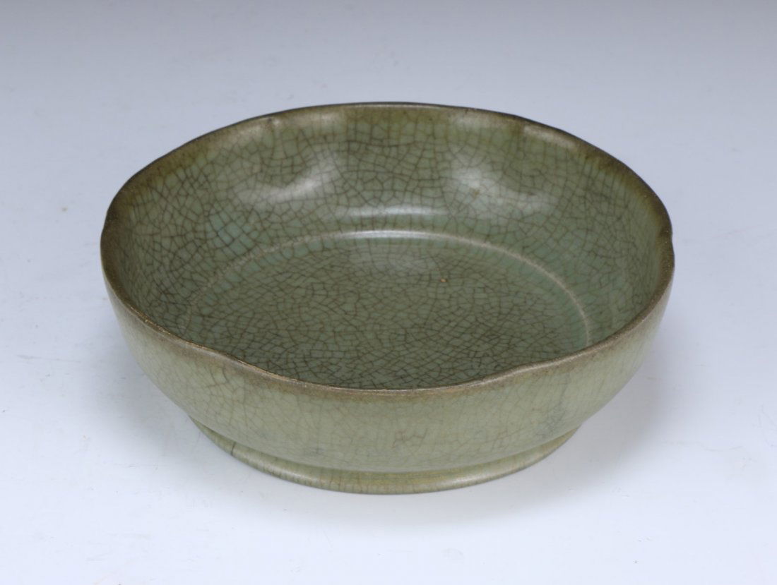 A CHINESE ANTIQUE CELADON GLAZED BOWL (1 of 4)