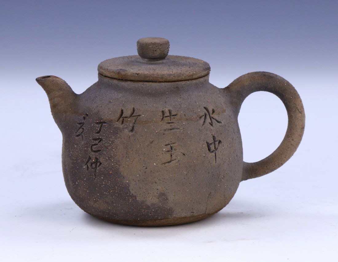 A CHINESE YIXING ZISHA TEAPOT: A Chinese Yixing Zisha Teapot; Size: L: 6" (15.24cm)