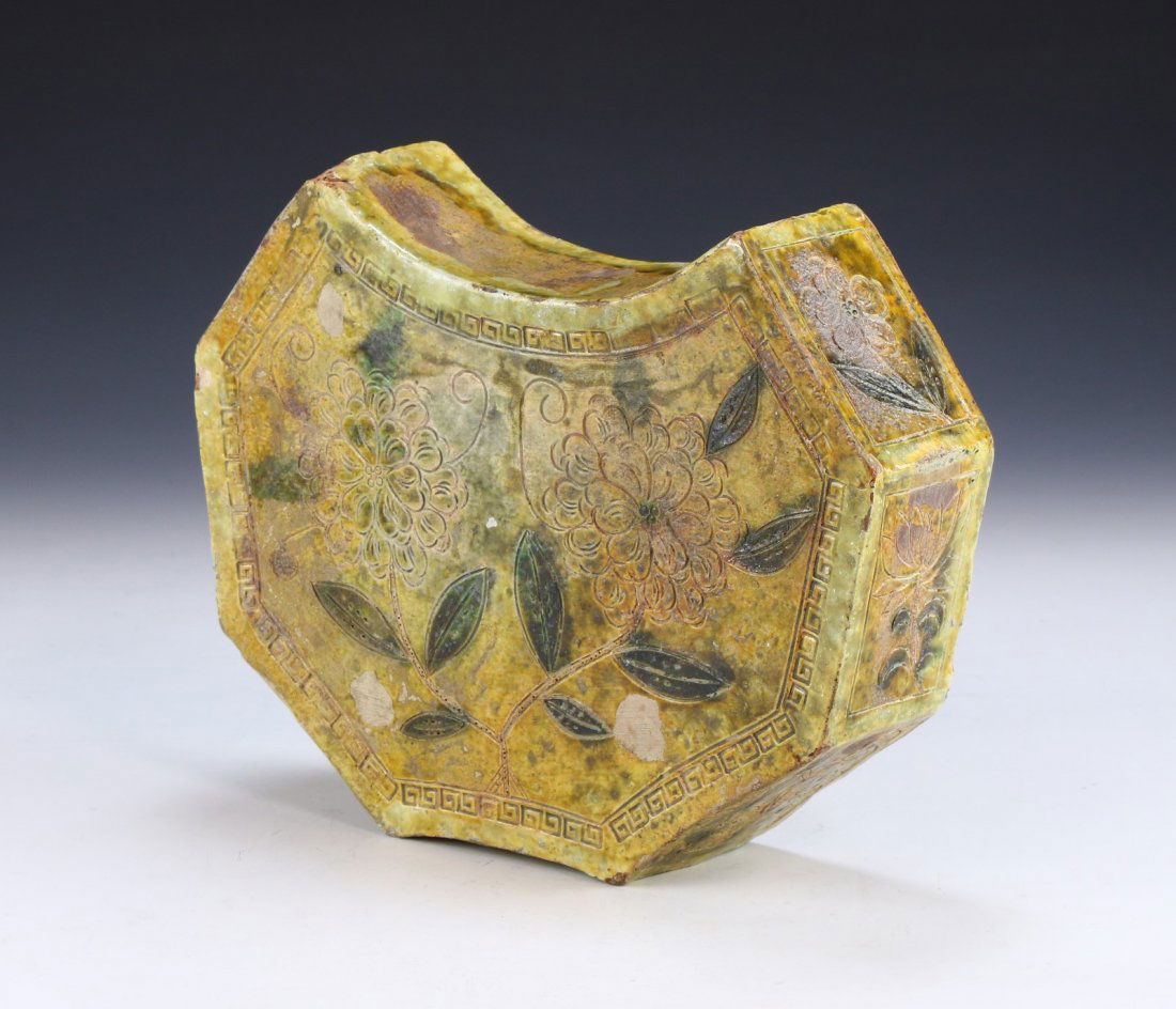 A CHINESE ANTIQUE PORCELAIN PILLOW (1 of 6)