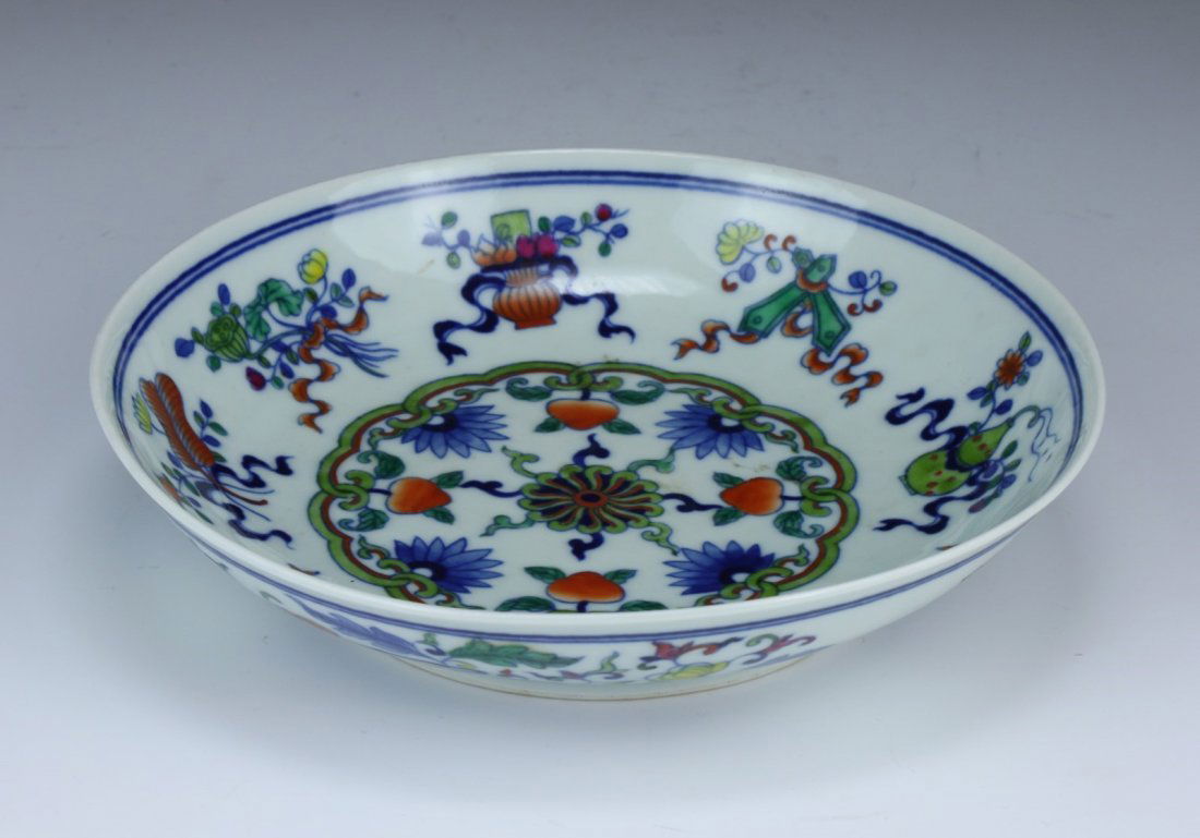 A CHINESE ANTIQUE DOUCAI GLAZED PORCELAIN PLATE (1 of 4)