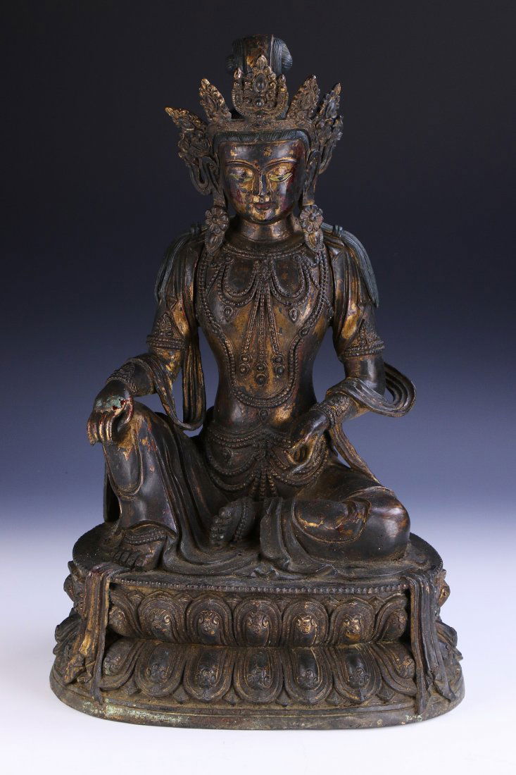 A Chinese Antique Bronze Buddha (1 of 6)