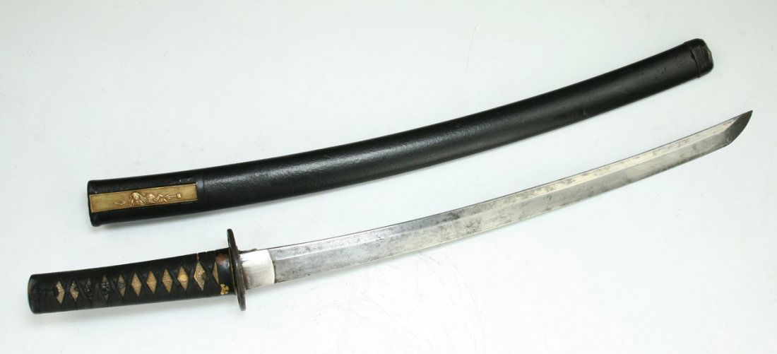 A JAPANESE ANTIQUE SWORD (1 of 6)