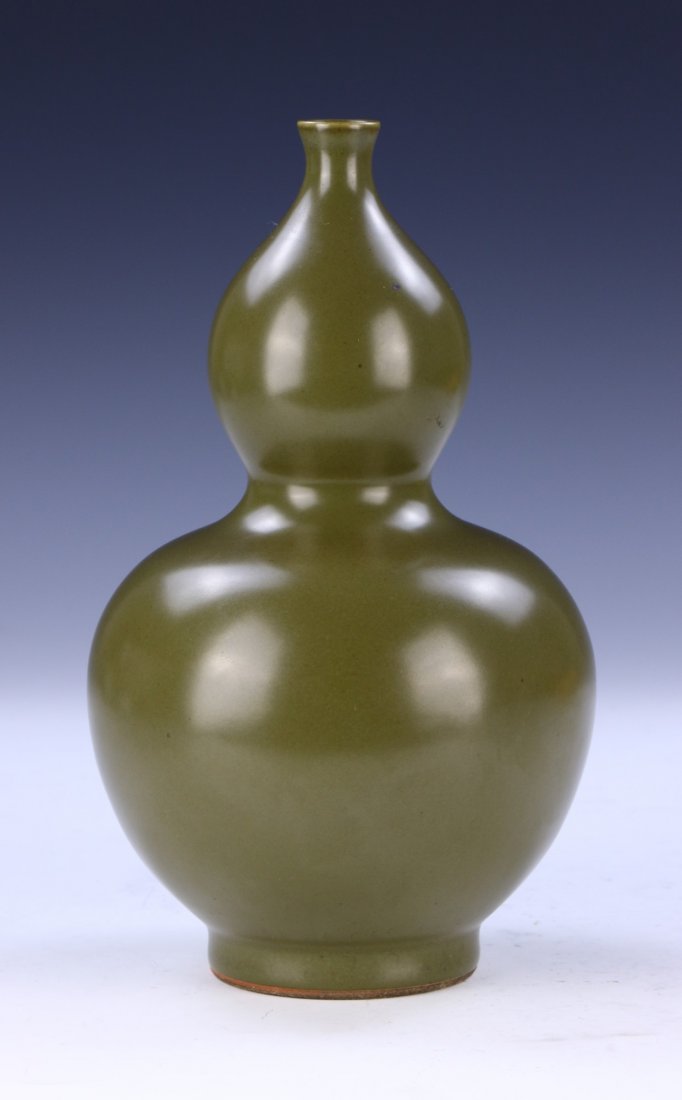 A CHINESE ANTIQUE TEADUST GLAZED PORCELAIN VASE (1 of 6)