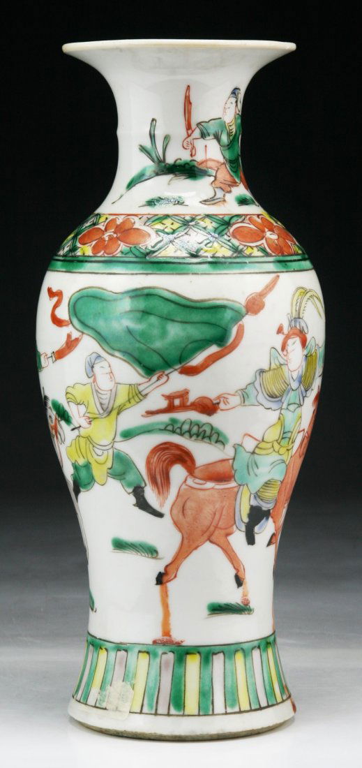 A CHINESE ANTIQUE FAMILLE VERTE PORCELAIN VASE: A Chinese Antique Famille Verte Porcelain Vase: Of Qing Kangxi Period; Size: H: 10" (25.4cm)