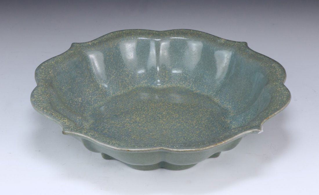 A CHINESE ANTIQUE CELADON GLAZED HEXAGONAL TRIPOD (1 of 3)