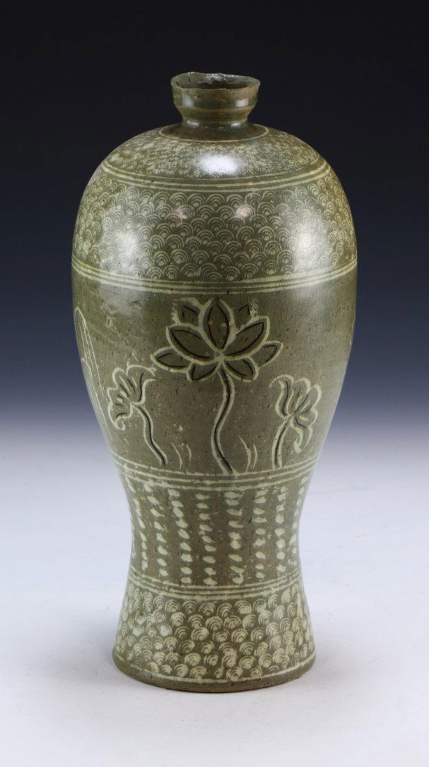 AN ANTIQUE CELADON GLAZED PORCELAIN MEIPING VASE (1 of 5)