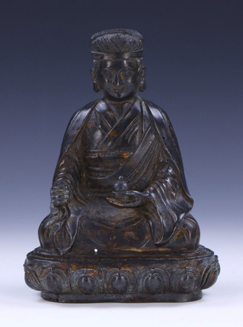 A CHINESE ANTIQUE BRONZE FIGURE (1 of 5)