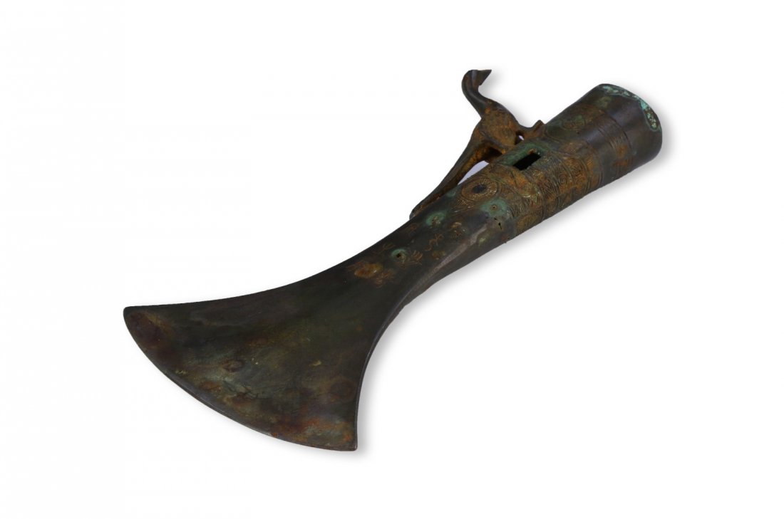 A CHINESE ANTIQUE ARCHAIC BRONZE AXE (1 of 4)